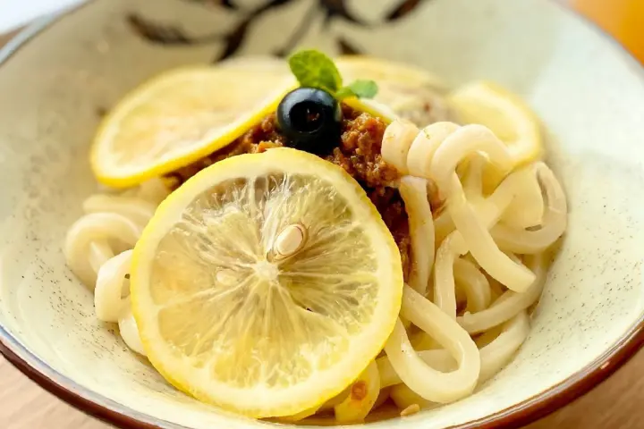 オリーブ牛とレモンのキーマうどん